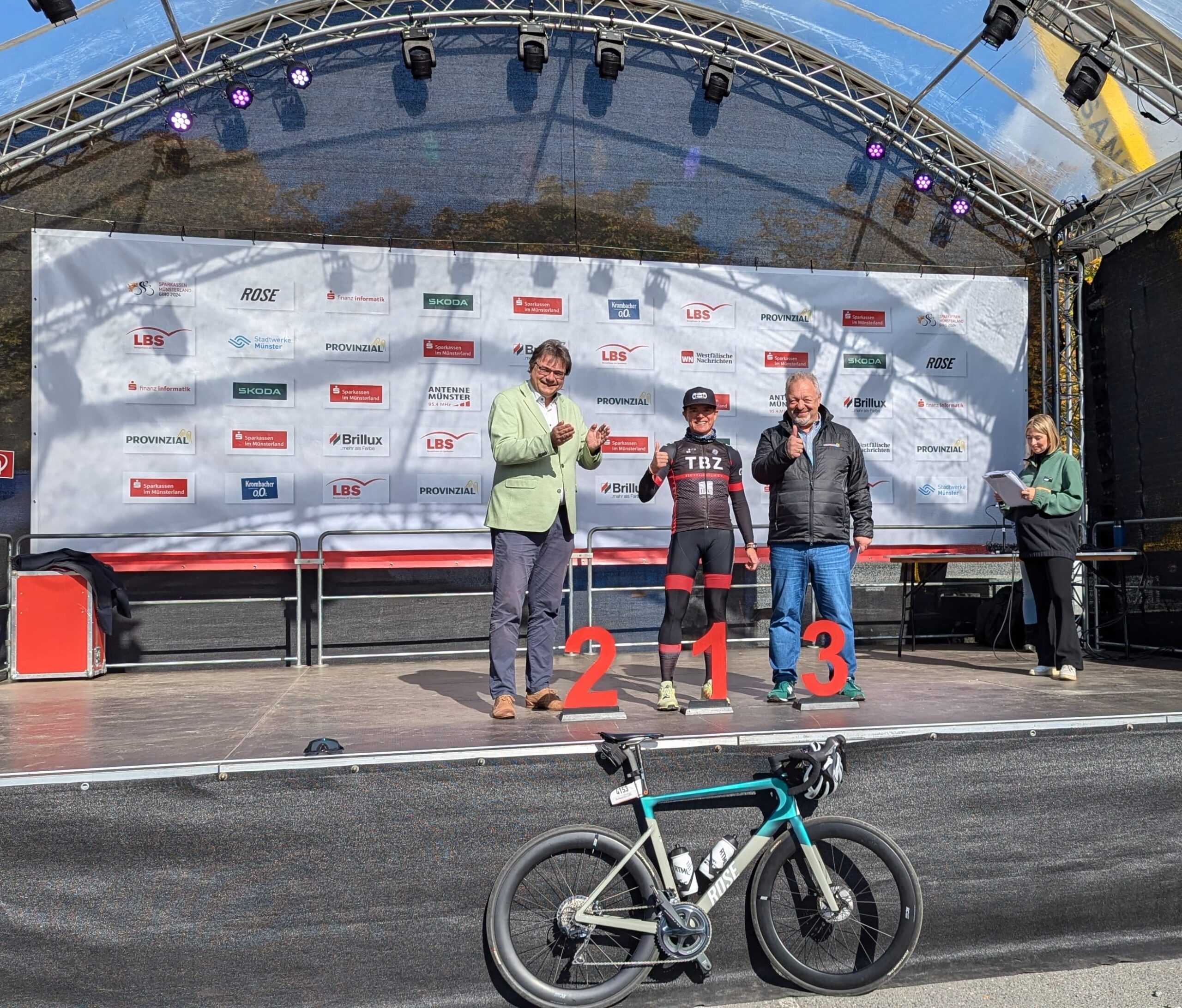 Daniela Brink feiert ihren 2. Sieg beim Münsterland Giro